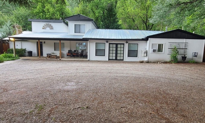 Ruidoso House | On the river,Close to Midtown,Fun Trackers, The Inn , Fishing. Sleeps 11 in bed