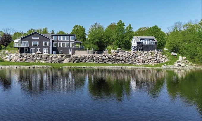 Gagetown Apartment | On the Rocks Gagetown NB "The Chalet Experience" 3 Waterfront Vacation Rentals