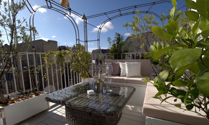 Quartier de la Chapelle Condo | on the roof, magnificient flat