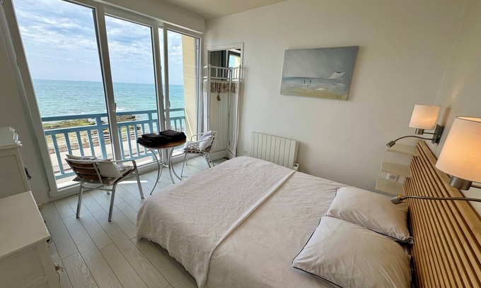 Ambleteuse Apartment | On the sea wall, FACING THE SEA, EXCEPTIONAL VIEW! VILLA BEAU SÉJOUR welcomes you