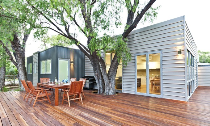 Quindalup House | On the waters edge - Whatmans Beach House