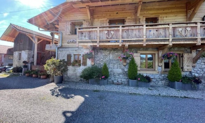 Vailly Ski Chalet | On top of the hill