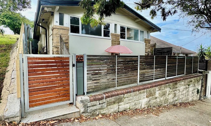 Coogee Apartment | One Bed Courtyard Apartment - Coogee Beach