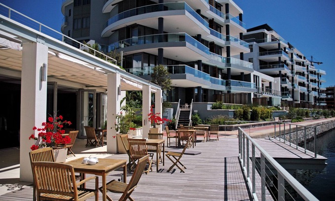 Victoria and Alfred Waterfront Apartment | One Bedroom Apartment - fully furnished and equipped