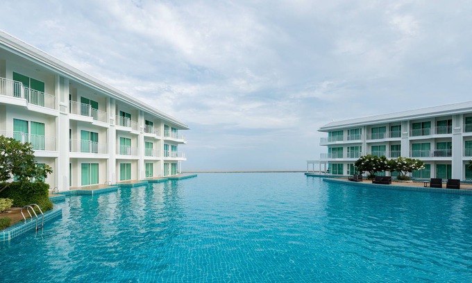 Cha-am Condo | One Bedroom Beachfront/Poolfront Located In Cha-am/Hua Hin