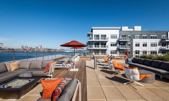 Central-Maverick Square - Paris Street Apartment | One Bedroom | Full Kitchen | Washer/Dryer | Upscale Amenities