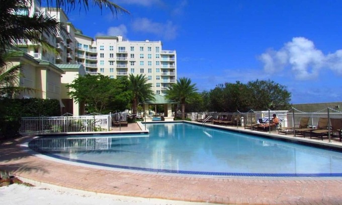 Boynton Beach Condo | One bedroom in amazing luxury condo. BEACH PASS INCLUDED!