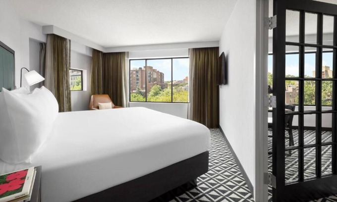 Brookline Hotel | One Bedroom Suite Room at Arcadian Hotel! Near Fenway Park