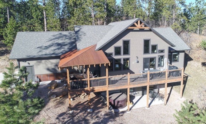 Deadwood Cabin | One-Of-A-Kind Beautiful Cabin on 17 Acres w/Custom Bar, Hot Tub 3200 Sq. Ft.