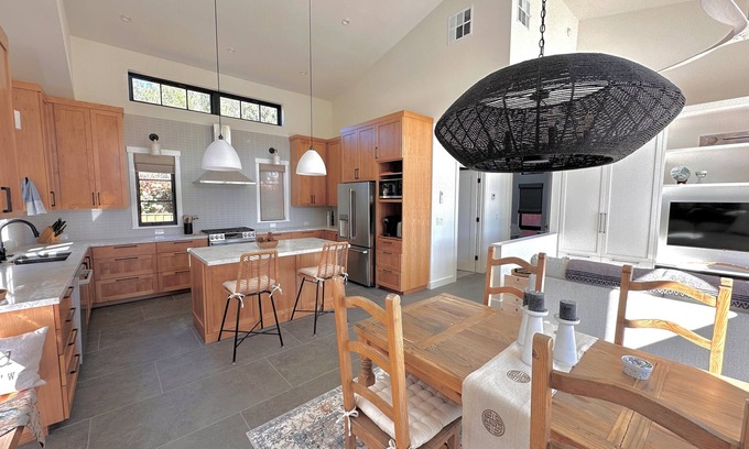 Concord Cottage | One-of-a kind wine country style in law unit, bright open sanctuary getaway