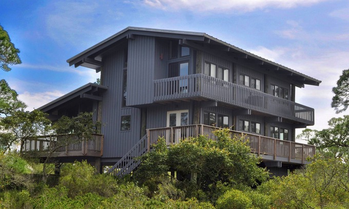 Sea Palm Village House | ONE OF OUR MOST UNIQUE HOMES.