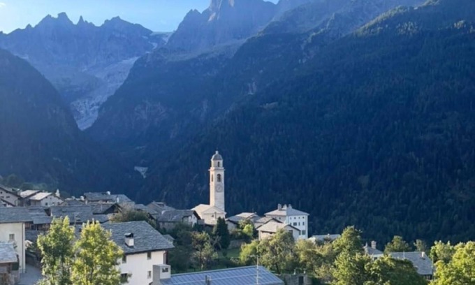 Bregaglia Apartment | One-room flat with mountain view