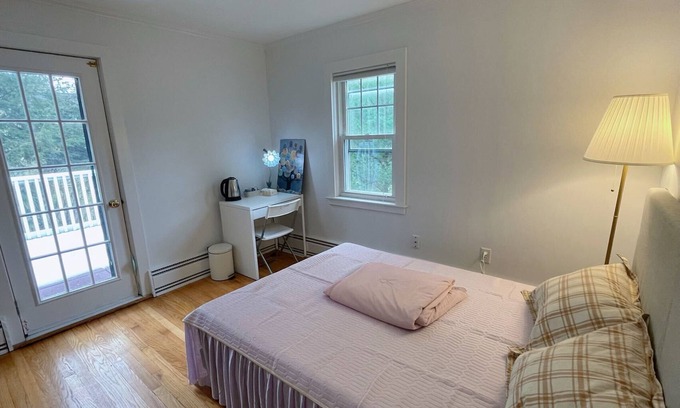 Lexington House | One room with full size bed