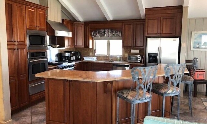 Stone Harbor House | One short block to 120th St Beach in SH - 7 Bedrooms and 5 Full Baths!