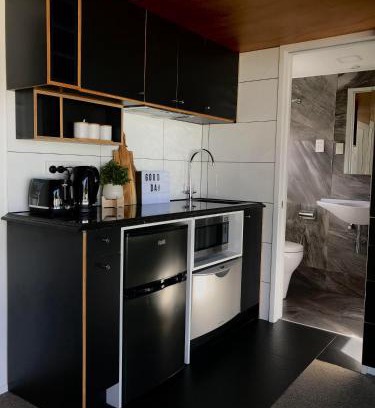 Greenlane - Ellerslie House | Onehunga Garden Tinyhouse with parking
