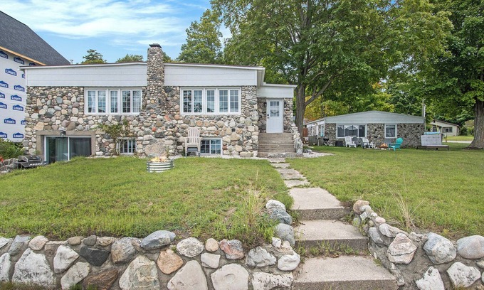 Onekama House | Onekama Stone Contentment House