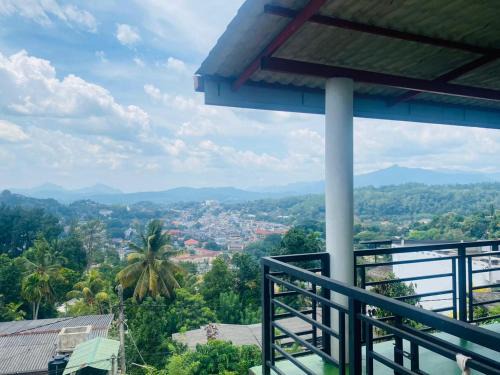 Kandy House | OneView Chalet