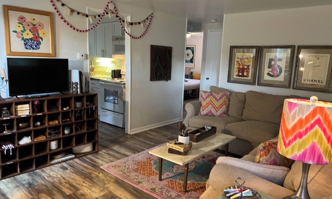 South Bend House | Only 1000/night & 2 miles from ND stadium. Pet Friendly!