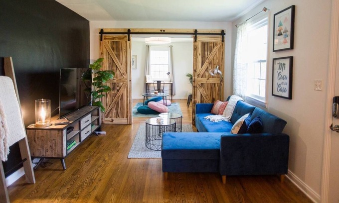 Woodbine House | Only 4 Miles to Downtown - Group Friendly Home