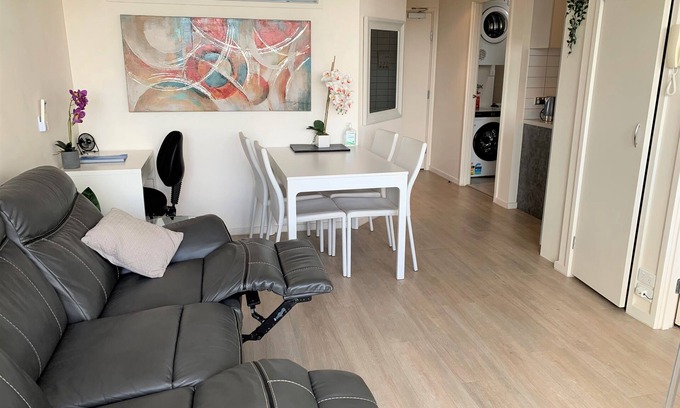 Melbourne Central Business District Apartment | Onsite Parking, 2 Keys, Self Check in