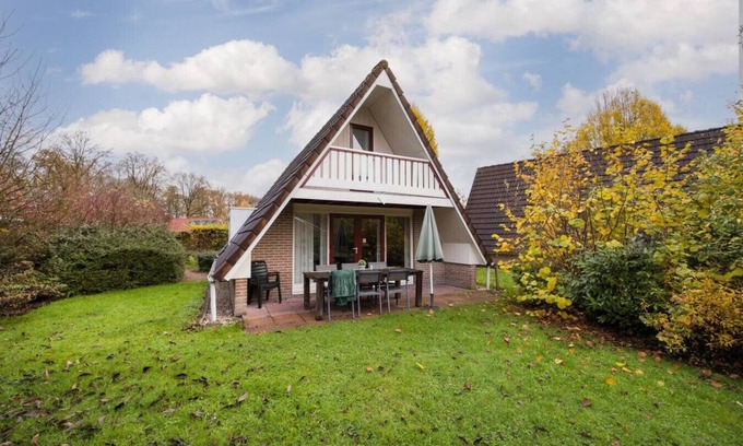 Zwiggelte House | Ooievaar I Bungalow met grote tuin