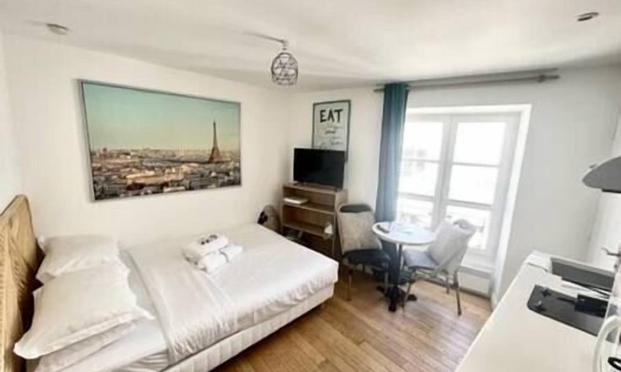 Gaillon Apartment | Opéra 5d French Typical Apartment