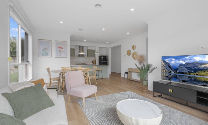 Warrnambool House | Opal Villa - Perfect for Couples