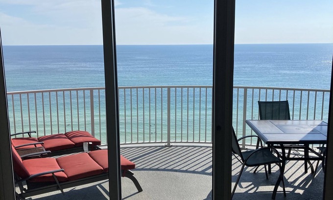 Long Beach Condo | OPEN 10/10-10/12 OR 10/17-10/25 GULF VIEW Two free beach chairs Mar-Oct