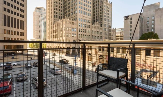 Downtown St. Louis Apartment | Open 2BR near the Enterprise Center