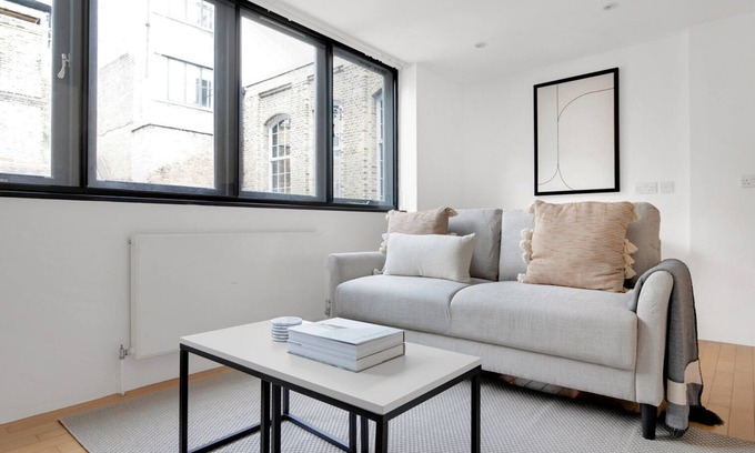 Covent Garden Apartment | Open Plan Covent Garden 1BR, walk to Theatres, by Blueground