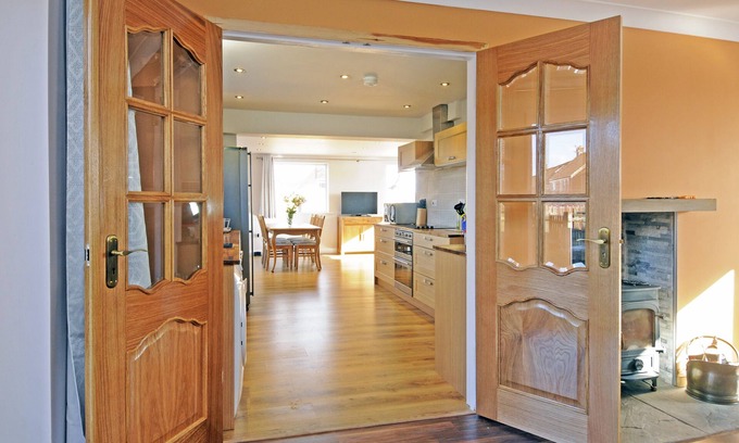 Whitby House | Open Plan modern Cottage by Whitby Rugby Field with large drive & EV fast charge