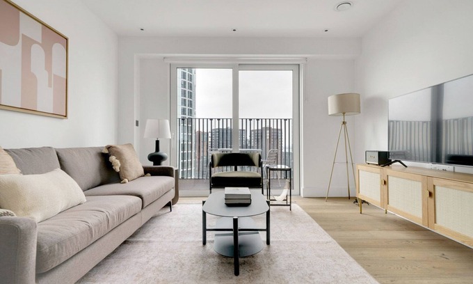 Vauxhall Apartment | Open plan Vauxhall 1BR, modern, by Blueground