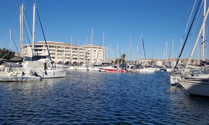 Frejus Port Apartment | OPEN residence, Large T2 of 47m2, air-conditioned, sleeps 6, swimming pool, beaches at 150m, private parking