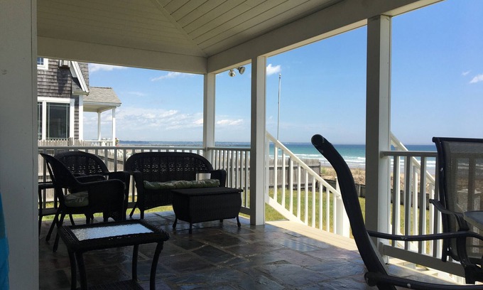 Wells Beach House | Open the Slider and you are on the Beach!
