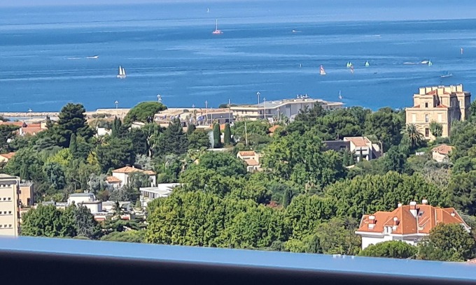 Le Rouet Condo | Opposite the Vélodrome, incredible view of the sea and Notre Dame de la Garde