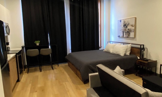 Five Points South Apartment | Optimum - Downtown Oasis!