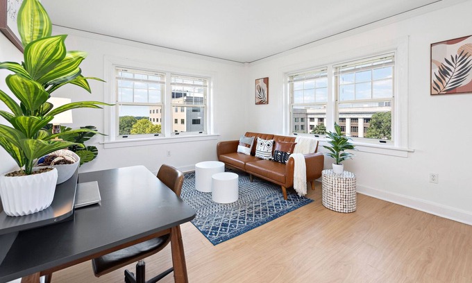 Midtown - Westport Apartment | Opulence Boho Chic Loft in Downtown