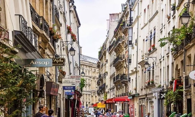 Arts-et-Metiers Apartment | OPULENCE WITH VINTAGE CHARM-A TIMELESS MARAIS CLASSIC