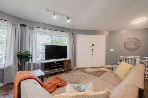 Woodfield House | Opulent Octagonal Oasis with Spiral Stairs-Minutes to Base