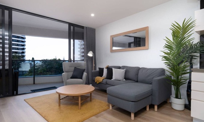 Broadbeach Apartment | Oracle 2 - Central 2B in Broadbeach with Views
