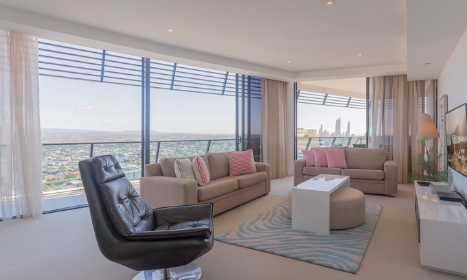 Broadbeach Apartment | Oracle 3 BRM Skyhomes /Sub Penthouses