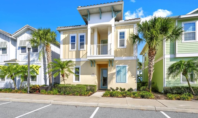 West Kissimmee Cottage | Orange Creamsickle Cottage near Disney with Margaritaville Resort & Island H20.