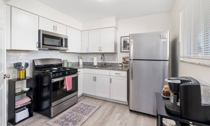 Columbus Apartment | Orchard Arc - 2BR 1BA Apt near NCH
