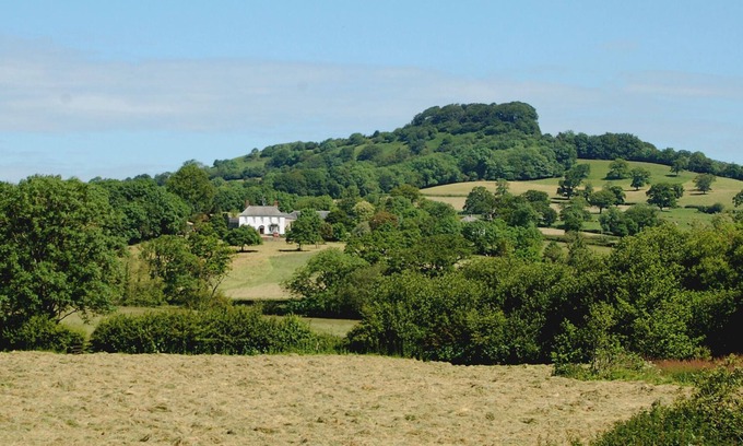 Honiton House | Orchard Barn nr Honiton with 200 acres of parkland & ancient woodland