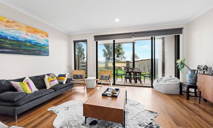Sanctuary Lakes House | oriental botanical rosewood golf townhouse gym pool and buffet