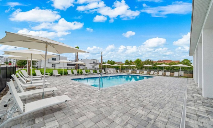Loughman Apartment | ORL - 347 Famagusta Dr (5B)