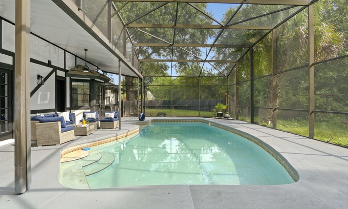 St. James Park House | Orlando Getaway | 6BR Retreat w/Pool & Fireplace
