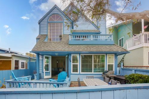 Mission Beach House | Ormond Beach Oasis - Large Private Patio, WasherDryer, Pet Friendly & Steps2Sand!
