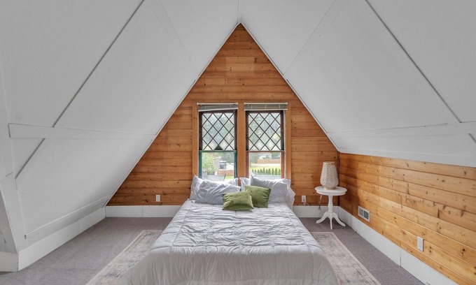 Orting House | Orting Manor - Charming and Historic! by RedAwning