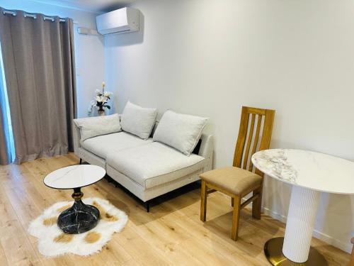 Otahuhu Apartment | Otahuhu shopping centre apartment 8A